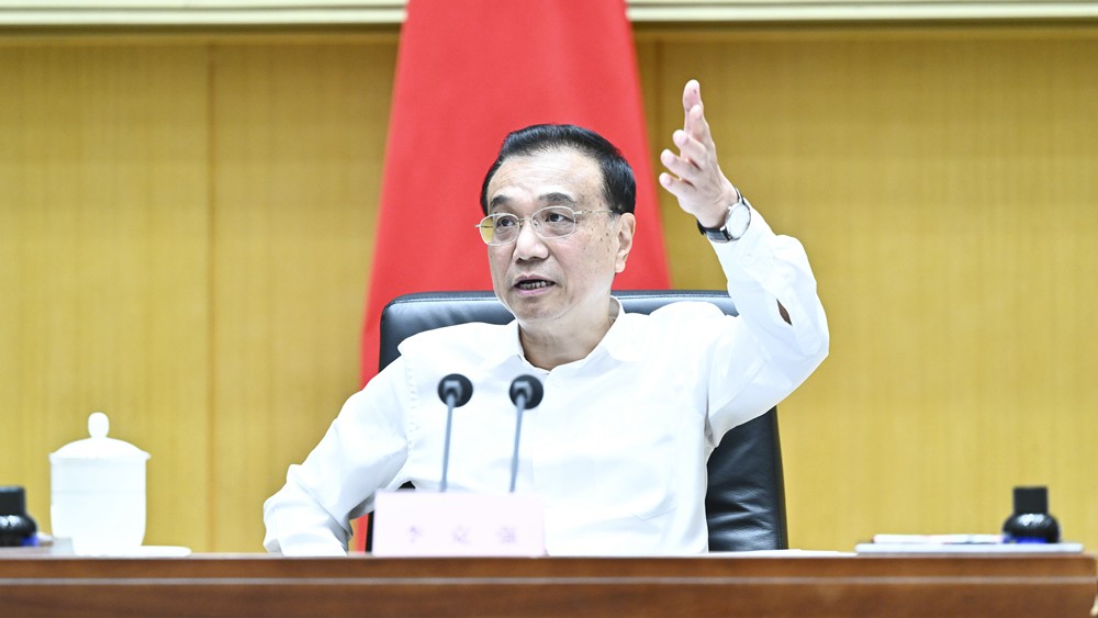 رئيس مجلس الدولة الصيني يشدد على تنفيذ سياسات استقرار الاقتصاد